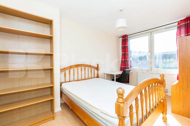 Arranged over 2 floors is this 4 bedroom with balcony and modern kitchen Twyford Street, Kings Cross